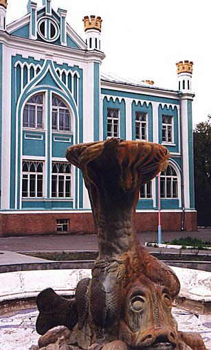 Klintsy district. Vyunki. Estate of Sapozhnikov. Fountain. XX