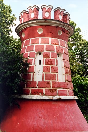 Volokolamsk district. Yaropolets. Yaropolets Estate of Goncharovy. Tower of the gate. XVIII