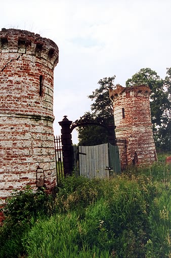 Volokolamsk district. Yaropolets. Yaropolets Estate of Chernyshevy. Main gate. XIX