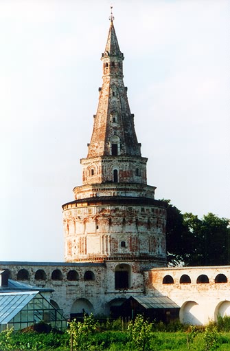 Volokolamsk district. Terayevo. Iosiph-Volokolamsky Monastery. Kuznechnaya (Blacksmith's) Tower. XVII I.Neverov