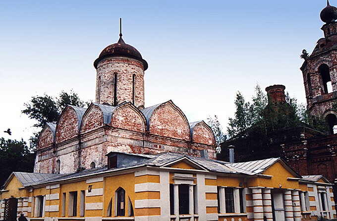 Dmitrov district. Lugovoy. Nikolo-Peshnoshsky Monastery. Nikolas Church. XV cent.