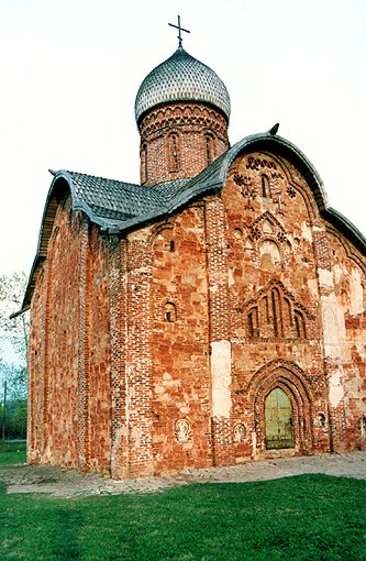 Novgorod district. Veliky Novgorod. Church of Saint Apostles Peter and Paul in Kozhevniki. XV