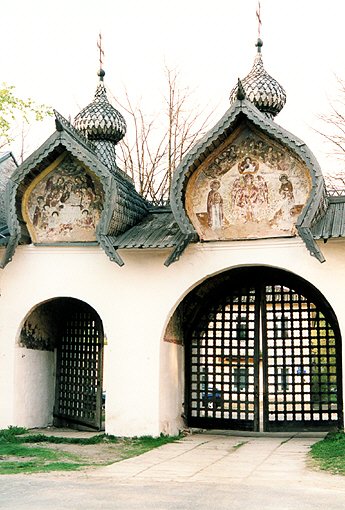 Novgorod district. Veliky Novgorod. Gate of Church of The Sign Icon of the Virgin. XVII