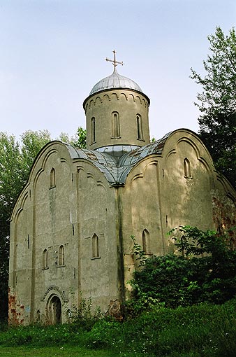 Novgorod district. Veliky Novgorod. Church of Saint Apostles Peter and Paul on Slavna. XIV