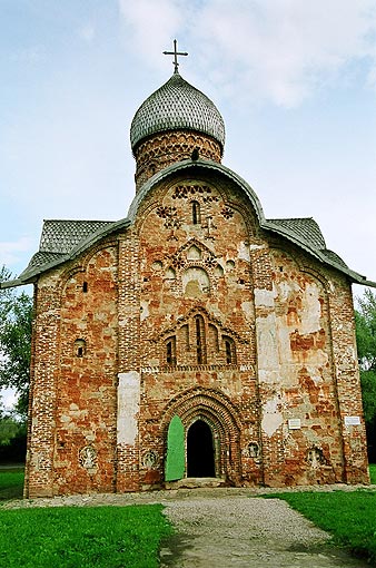 Novgorod district. Veliky Novgorod. Church of Saint Apostles Peter and Paul in Kozhevniki. XV