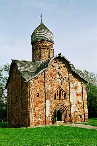 Novgorod district. Veliky Novgorod. Church of Saint Apostles Peter and Paul in Kozhevniki. XV