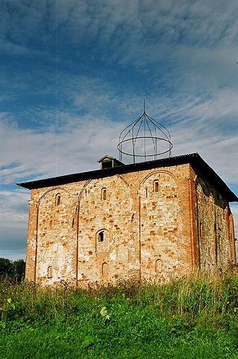 Novgorod district. Veliky Novgorod. Church on Myachina. XV