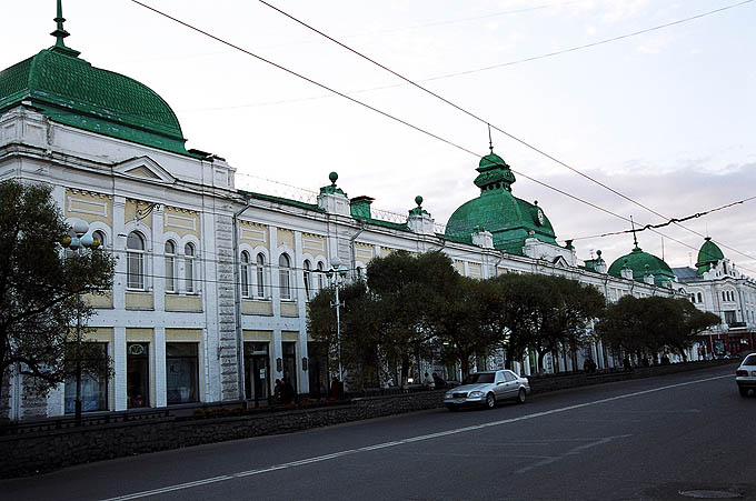 Omsk. Moscow rows of stalls. 