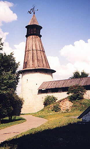 Pskov. Loubyanskaya Tower. XVI cent.