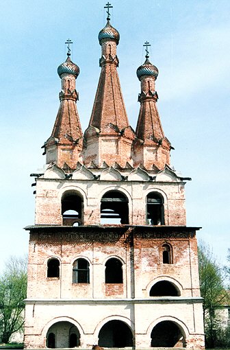 Lodeynopolsky district. Staraya Sloboda. Trinity ensemble. Belfry. XVII