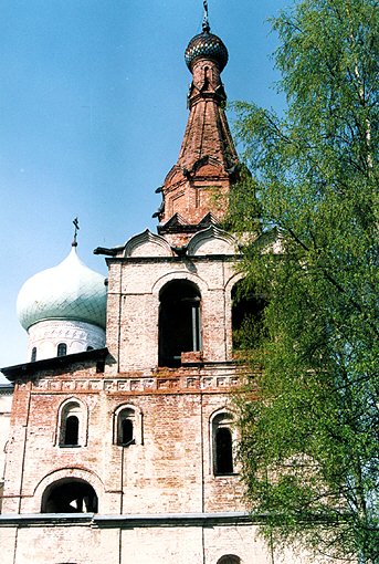 Lodeynopolsky district. Staraya Sloboda. Trinity ensemble. Belfry. XVII