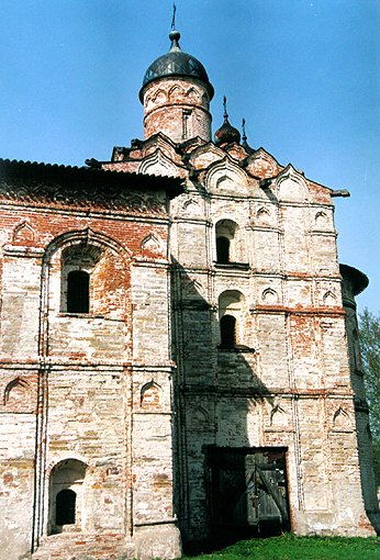 Lodeynopolsky district. Staraya Sloboda. Trinity ensemble. Intercession Church. XVII