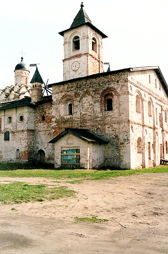 Lodeynopolsky district. Staraya Sloboda. Trinity ensemble. Refectory. XVII