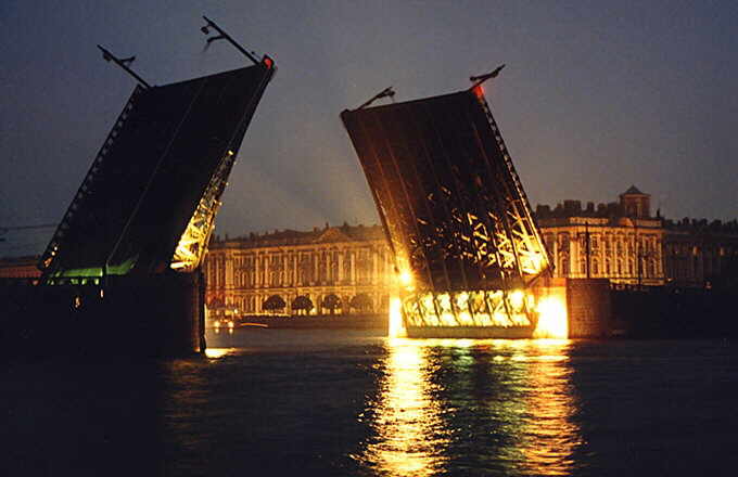 St.-Petersburg. Dvortsovy Bridge..