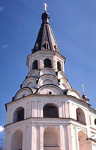 Alexandrov. Assumption Monastery. Church-Belfry of Crucifix. XVI cent.