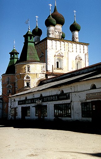 Borisoglebsky district. Borisoglebsk. Borisoglebsky monastery. Water (North) Gate with the Church of Purification of the Holy Virgin. XVII