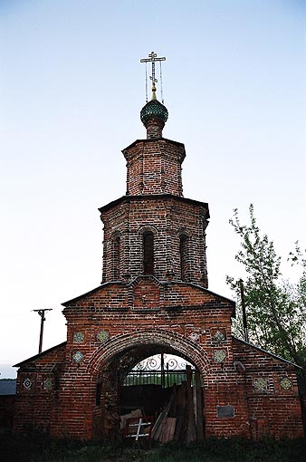 Yaroslavl. Ensemble in Korovniki. Saint Gate. XVII